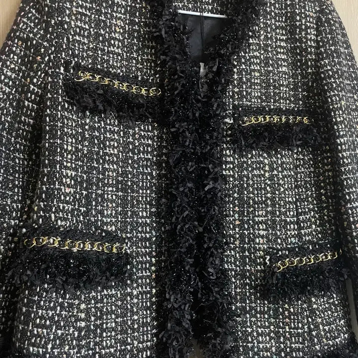 [BUNJANG] Black Tweed Jacket with Gold Chain Detail / 포켓 금장 체인 장식 트위드 블랙 자켓