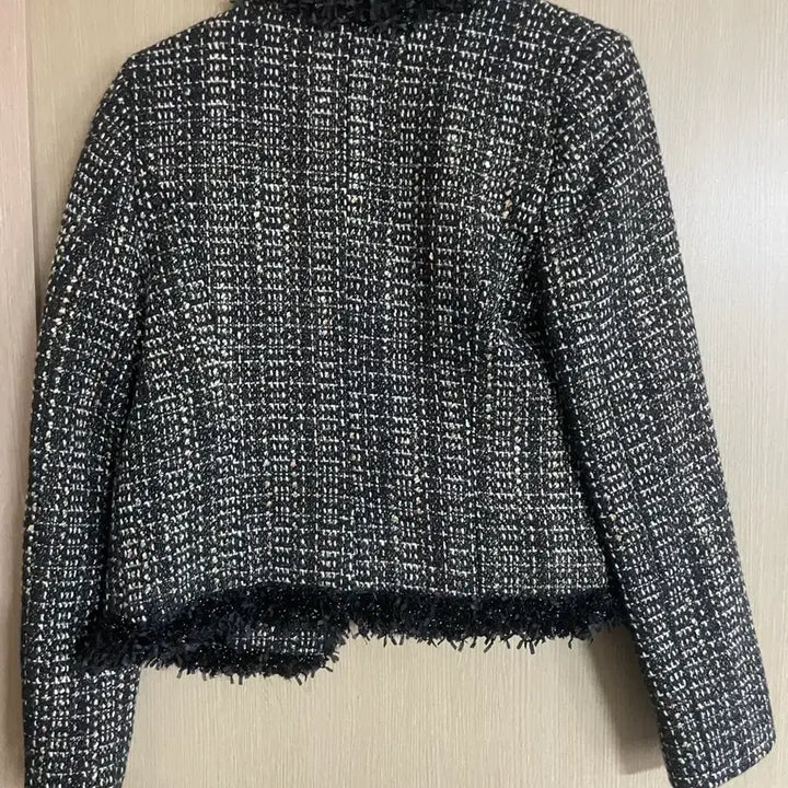 [BUNJANG] Black Tweed Jacket with Gold Chain Detail / 포켓 금장 체인 장식 트위드 블랙 자켓