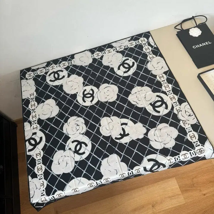 [BUNJANG] Chanel Butterfly Knot Scarf / 샤넬 나비 매듭 스카프 면세점 구매