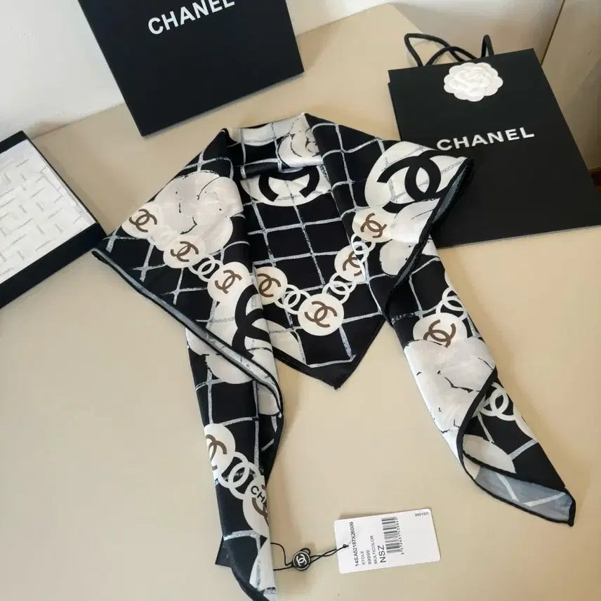 [BUNJANG] Chanel Butterfly Knot Scarf / 샤넬 나비 매듭 스카프 면세점 구매