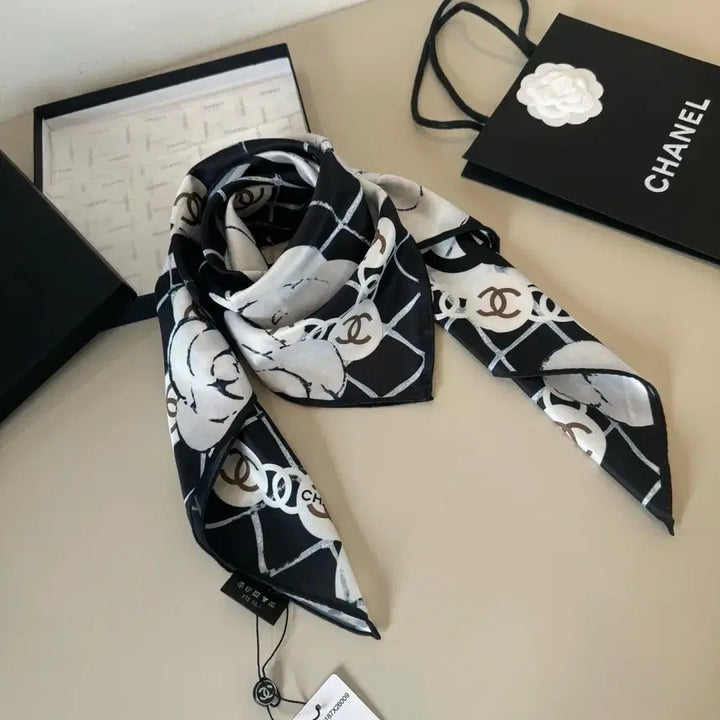 [BUNJANG] Chanel Butterfly Knot Scarf / 샤넬 나비 매듭 스카프 면세점 구매