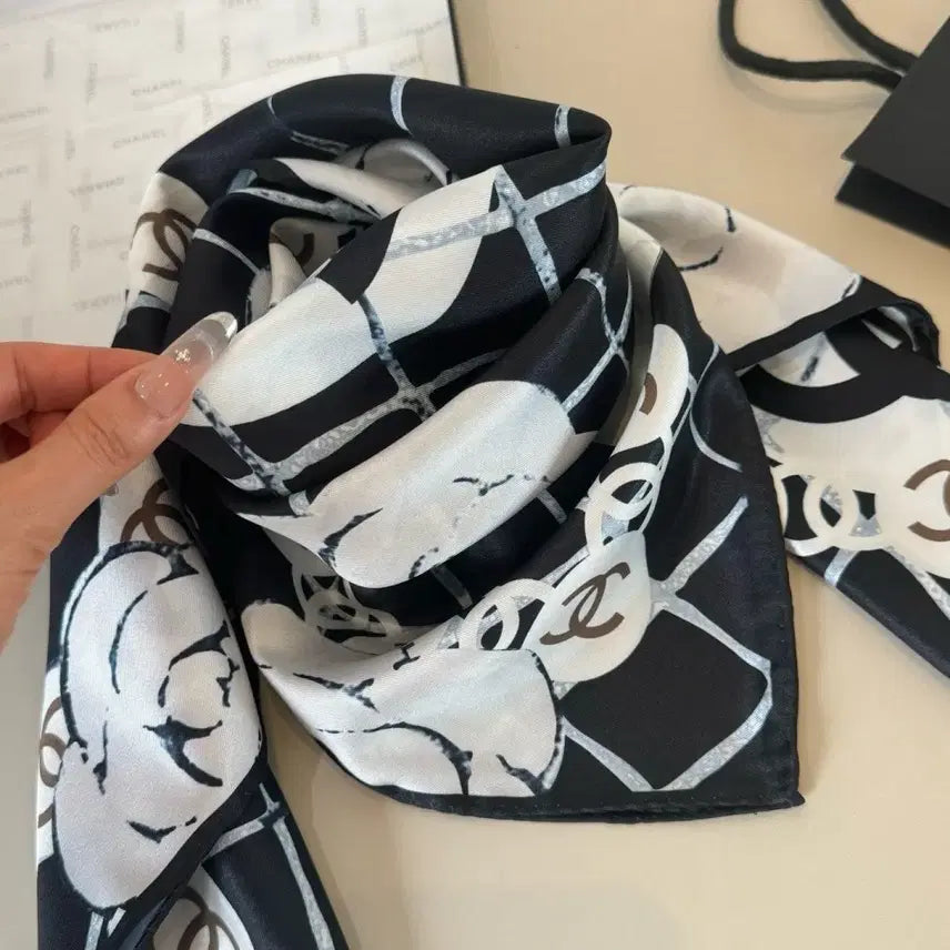 [BUNJANG] Chanel Butterfly Knot Scarf / 샤넬 나비 매듭 스카프 면세점 구매