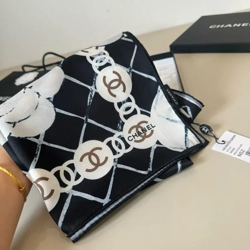 [BUNJANG] Chanel Butterfly Knot Scarf / 샤넬 나비 매듭 스카프 면세점 구매