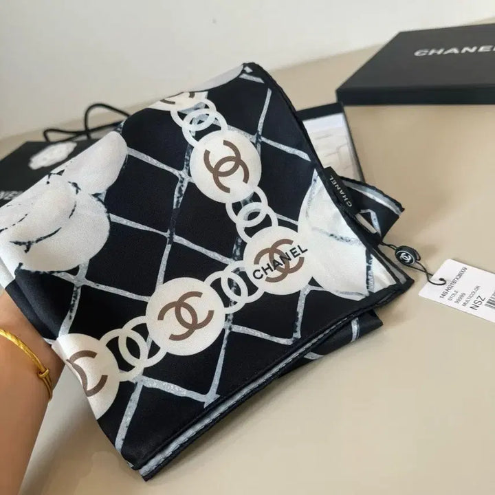 [BUNJANG] Chanel Butterfly Knot Scarf / 샤넬 나비 매듭 스카프 면세점 구매