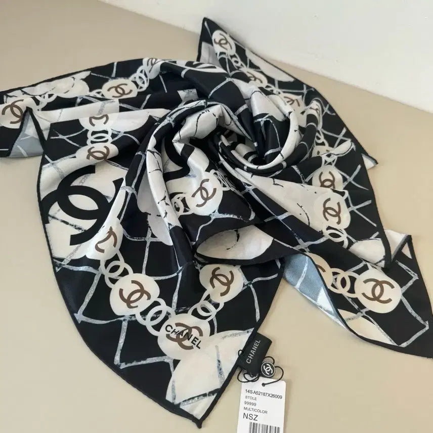 [BUNJANG] Chanel Butterfly Knot Scarf / 샤넬 나비 매듭 스카프 면세점 구매