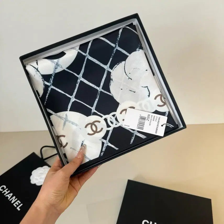 [BUNJANG] Chanel Butterfly Knot Scarf / 샤넬 나비 매듭 스카프 면세점 구매