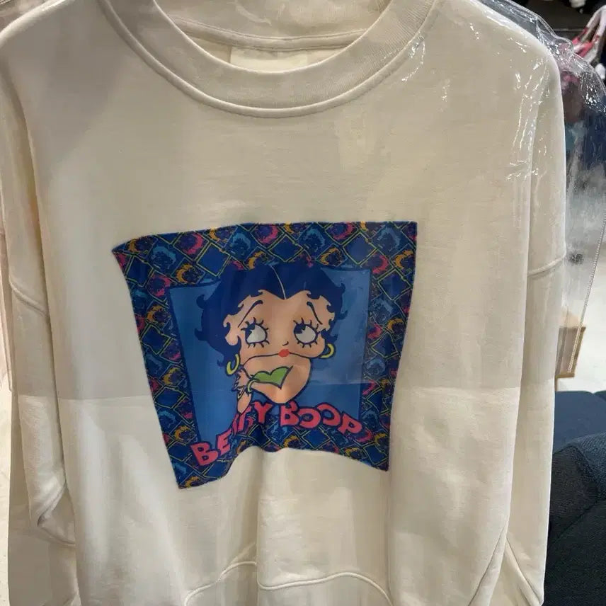 [BUNJANG] Betty Boop Ivory Character Sweatshirt / 베티붑 캐릭터 아이보리 맨투맨