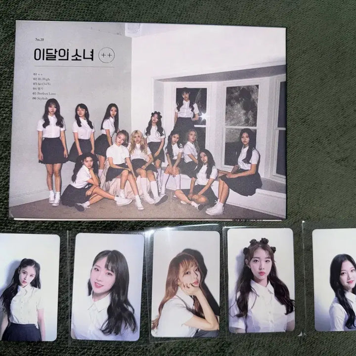 [BUNJANG] LOONA Debut Album Bundle Set / 이달의소녀 (loona) 데뷔 초판 앨범 + 포토카드 판매 (일괄)