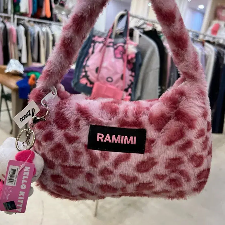 [BUNJANG] RAMIMI Pink Fur Mini Tote Bag with Kitty Keyring / RAMIMI 핑크 퍼 미니 백 + 키티키링