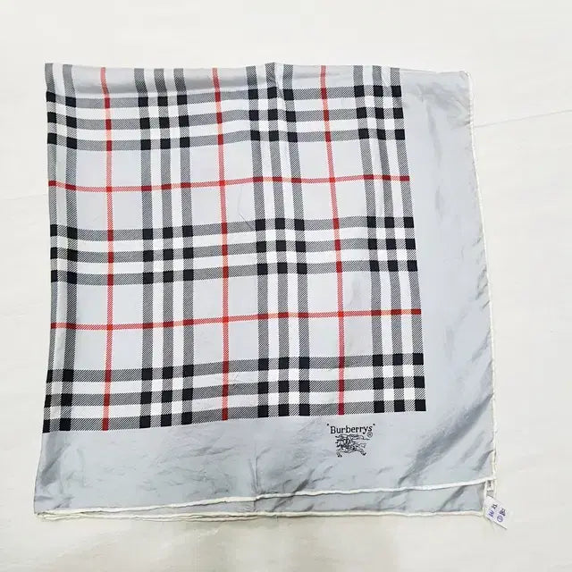 [BUNJANG] Burberry Silk Scarf / Burberrys 버버리 실크 스카프