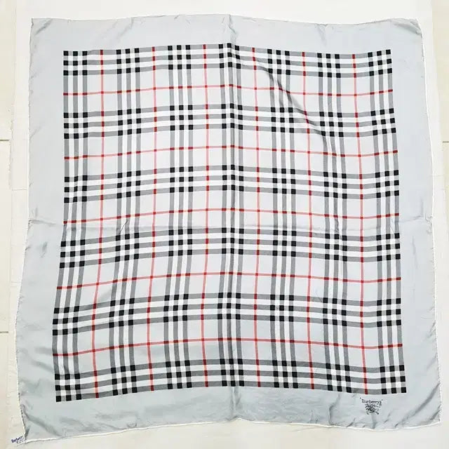 [BUNJANG] Burberry Silk Scarf / Burberrys 버버리 실크 스카프