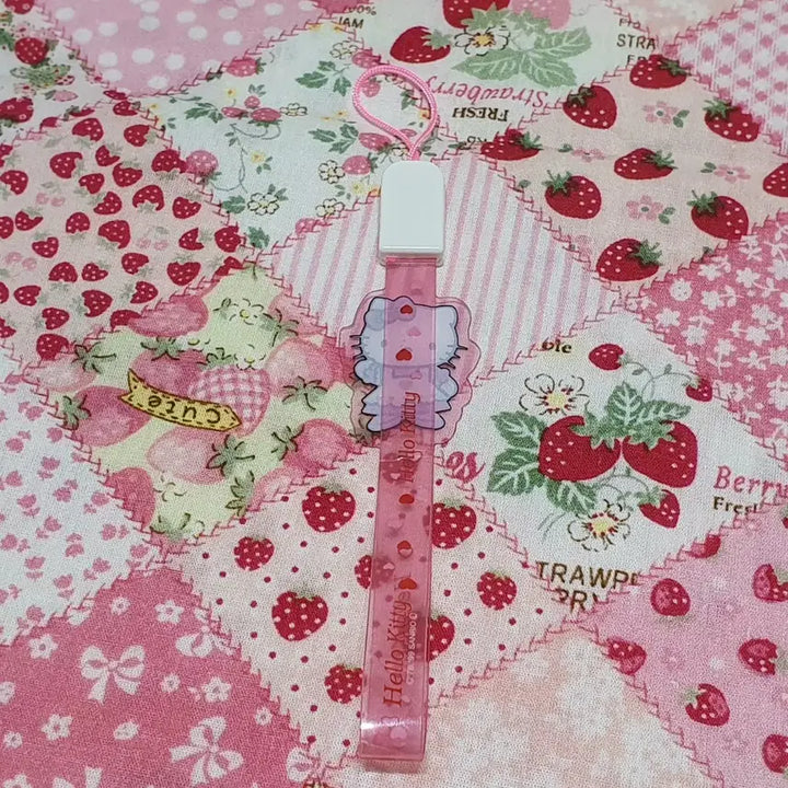 [SOLD OUT] 산리오 헬로키티 웨이트리스 pvc 스트랩 고전