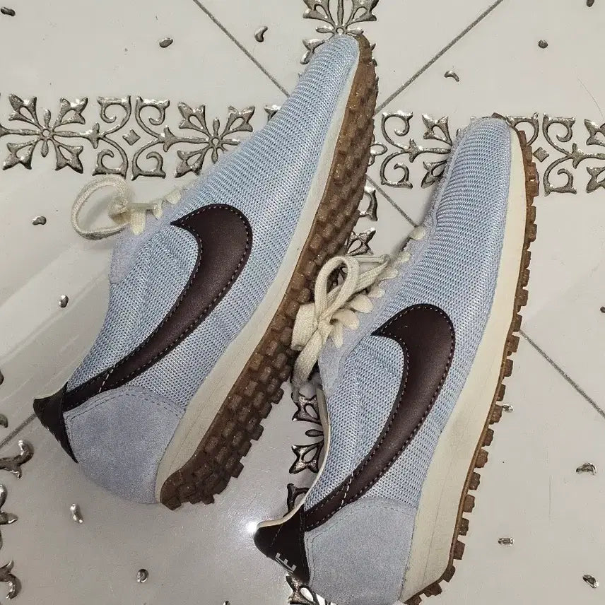 [BUNJANG] Nike D-1000 W Light Armory Blue Coconut Milk Sneakers / 나이키 245 D-1000 W 라이트 아머리 블루 코코넛밀크
