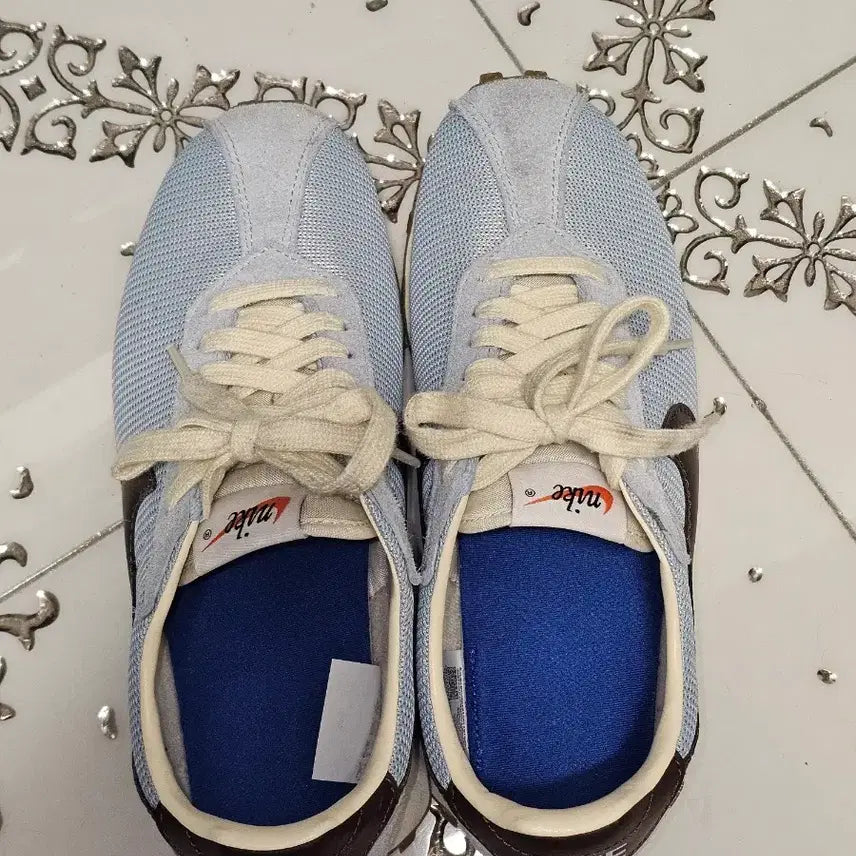 [BUNJANG] Nike D-1000 W Light Armory Blue Coconut Milk Sneakers / 나이키 245 D-1000 W 라이트 아머리 블루 코코넛밀크