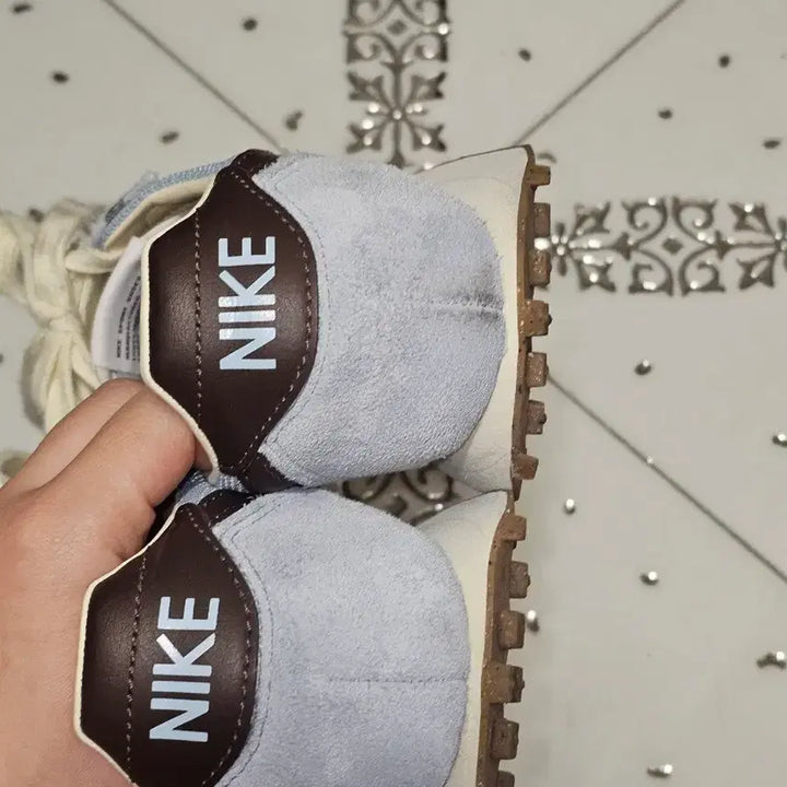 [BUNJANG] Nike D-1000 W Light Armory Blue Coconut Milk Sneakers / 나이키 245 D-1000 W 라이트 아머리 블루 코코넛밀크