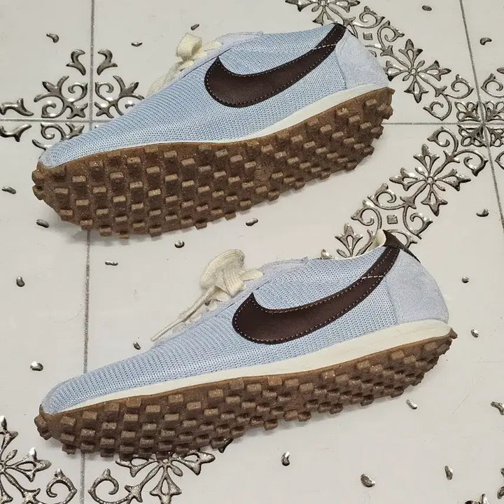 [BUNJANG] Nike D-1000 W Light Armory Blue Coconut Milk Sneakers / 나이키 245 D-1000 W 라이트 아머리 블루 코코넛밀크