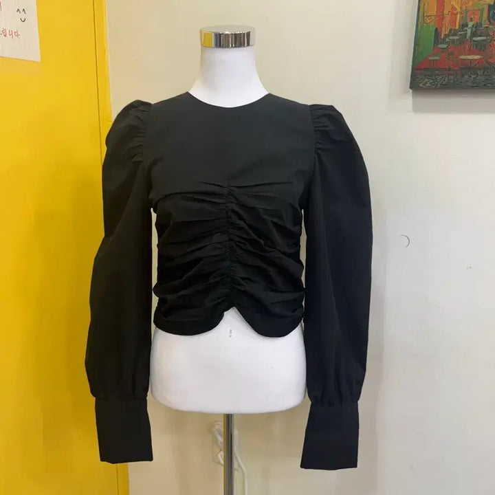 [BUNJANG] BLOOD MOOD Shirred Puff Blouse / BLOOD MOOD 셔링 퍼프 블라우스 블랙 크롭 블라우스/하객룩