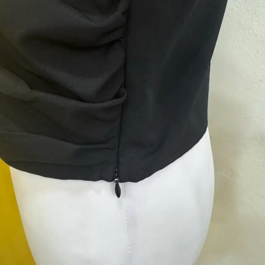 [BUNJANG] BLOOD MOOD Shirred Puff Blouse / BLOOD MOOD 셔링 퍼프 블라우스 블랙 크롭 블라우스/하객룩