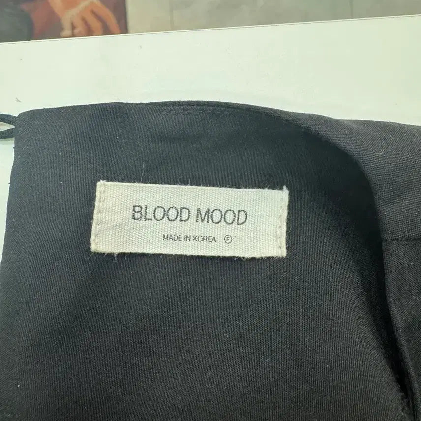 [BUNJANG] BLOOD MOOD Shirred Puff Blouse / BLOOD MOOD 셔링 퍼프 블라우스 블랙 크롭 블라우스/하객룩