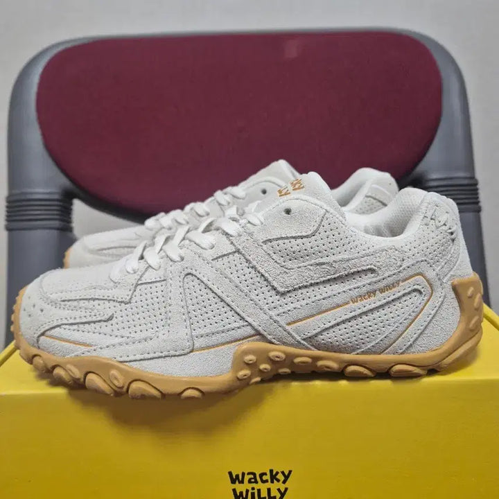 [BUNJANG] Wacky Willy Ecru Sneakers / 와키윌리 에쿠르