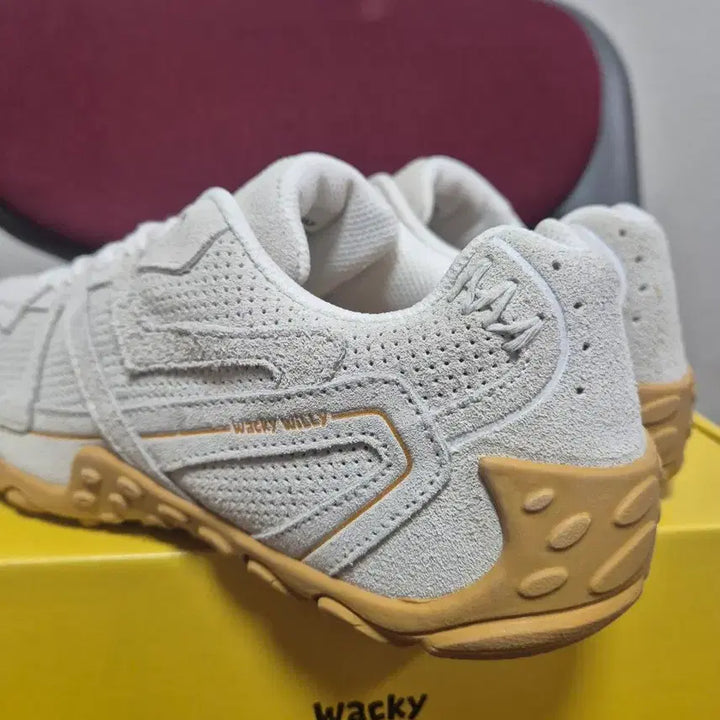 [BUNJANG] Wacky Willy Ecru Sneakers / 와키윌리 에쿠르