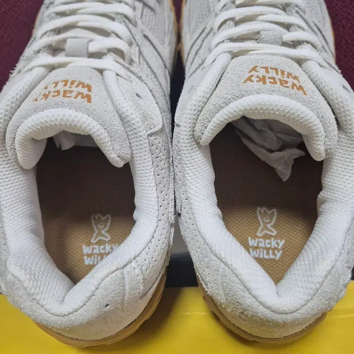 [BUNJANG] Wacky Willy Ecru Sneakers / 와키윌리 에쿠르