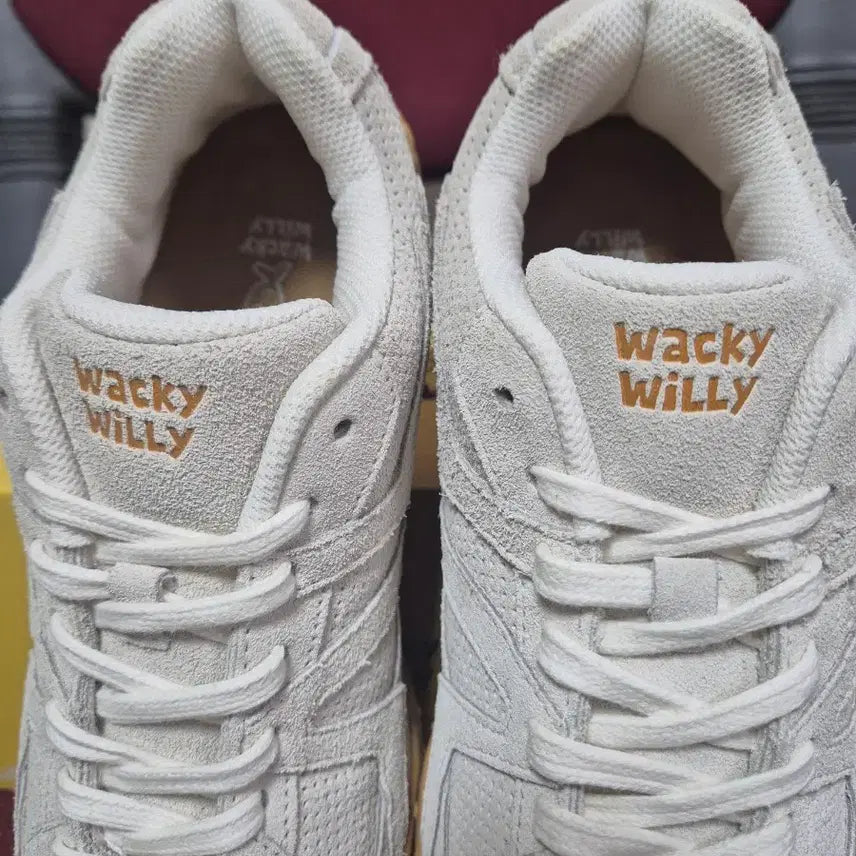 [BUNJANG] Wacky Willy Ecru Sneakers / 와키윌리 에쿠르
