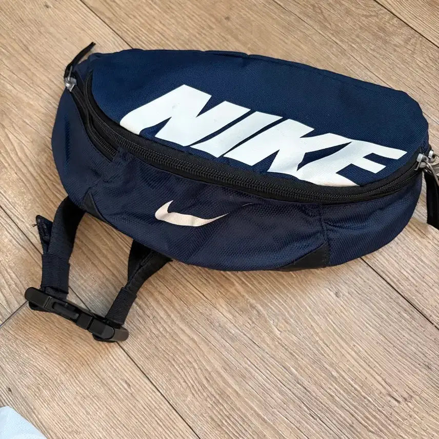 [BUNJANG] Nike Navy Body Bag / 나이키 힙색 네이비 바디백