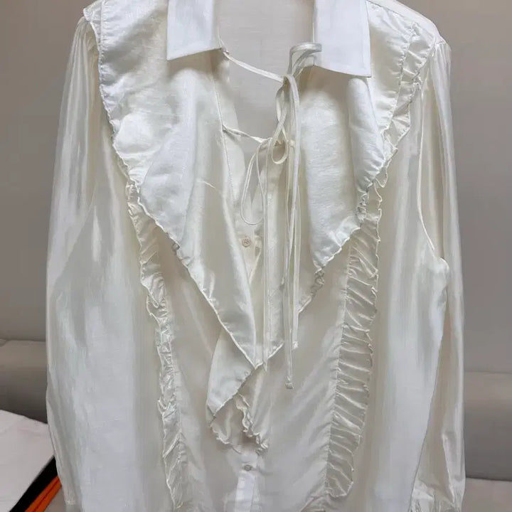 [BUNJANG] Salon de Seoul Ruffle Feminine Tie Blouse / Salon de seoul 살롱드서울 러플 페미닌 타이 블라우스
