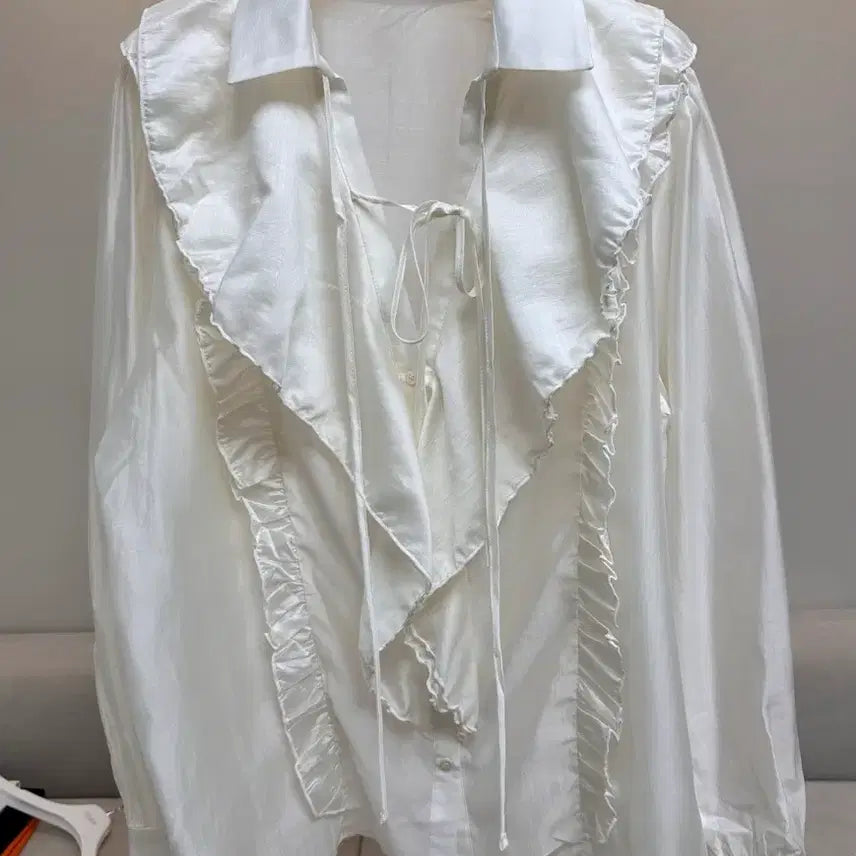 [BUNJANG] Salon de Seoul Ruffle Feminine Tie Blouse / Salon de seoul 살롱드서울 러플 페미닌 타이 블라우스