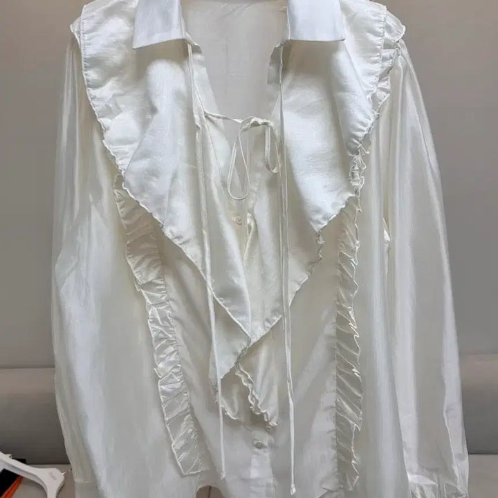 [BUNJANG] Salon de Seoul Ruffle Feminine Tie Blouse / Salon de seoul 살롱드서울 러플 페미닌 타이 블라우스