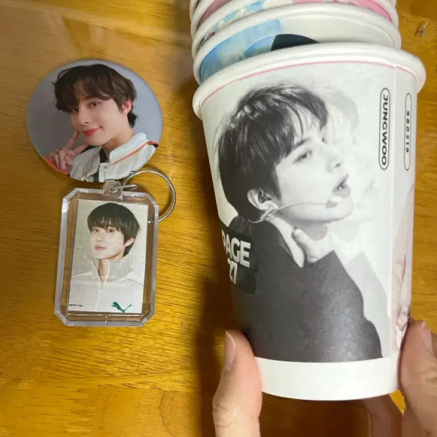 [BUNJANG] NCT Jungwoo Merch Set / 정우 컵홀더 + 키링 + 뱃지 세트