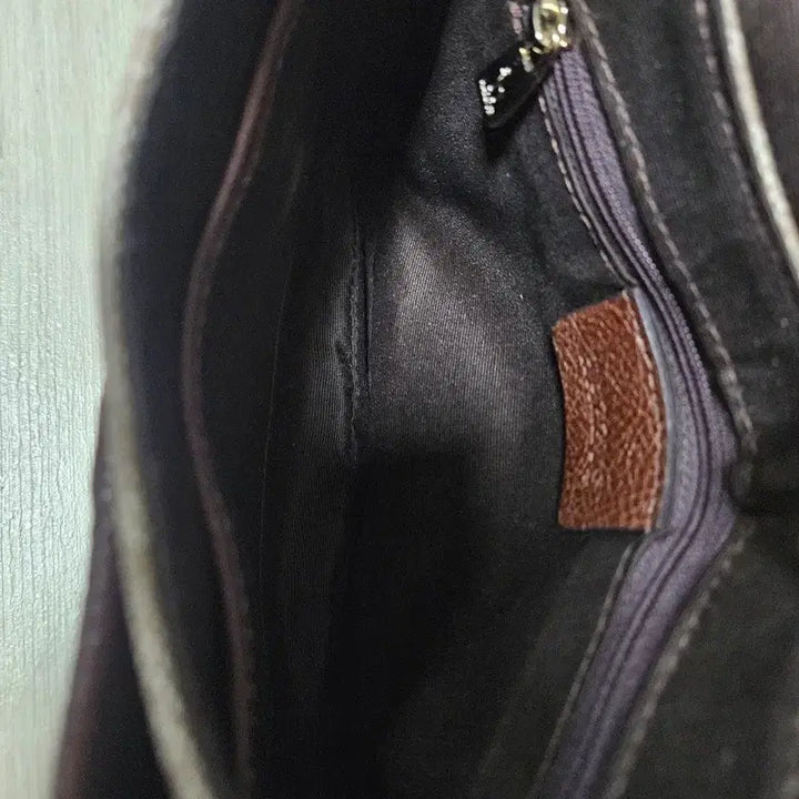 [BUNJANG] Hazzys H Logo Crossbody Bag Brown / 헤지스 H 로고 크로스백 브라운