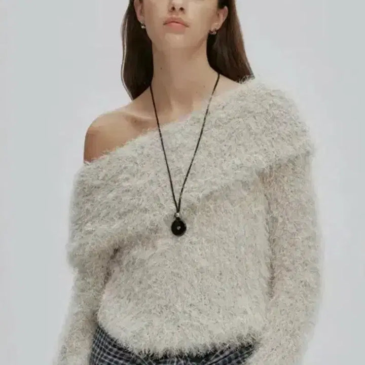[BUNJANG] Afterhours Soft Hair One Shoulder Knit Beige / 애프터아워즈 소프트 헤어리 원숄더 니트 베이지