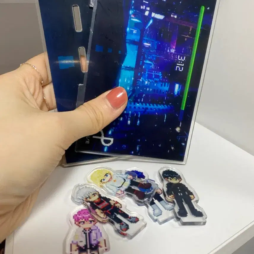 [BUNJANG] PLAVE Pixel World Acrylic Stand / 플레이브 픽셀월드 아크릴스탠드