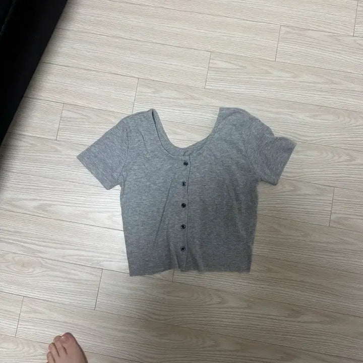 [BUNJANG] Avely Ribbed Button-Up Short Sleeve Top / 슬림 골지 버튼 반팔티 / 스판 데일리 티셔츠