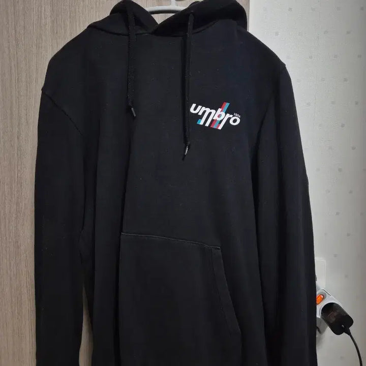 [BUNJANG] Umbro Black Hoodie / 엄브로 블랙 후드티