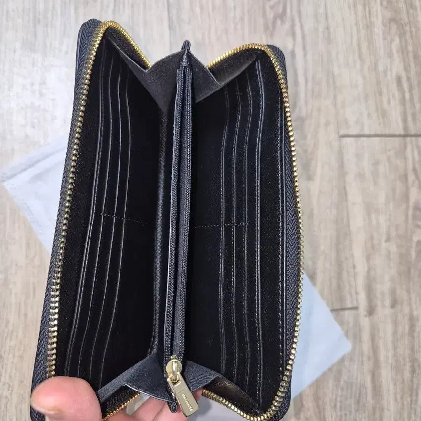 [BUNJANG] Coach Leather Zip-Around Wallet / 코치장지갑