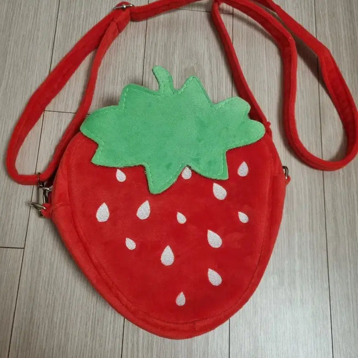 [BUNJANG] Strawberry Crossbody Bag / 딸기 가방 딸기백 스트로베리 크로스백 숄더백 /지뢰계 양산형 양지뢰 쉬인