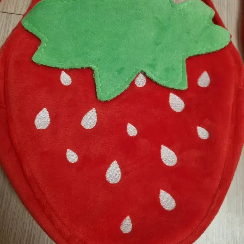 [BUNJANG] Strawberry Crossbody Bag / 딸기 가방 딸기백 스트로베리 크로스백 숄더백 /지뢰계 양산형 양지뢰 쉬인