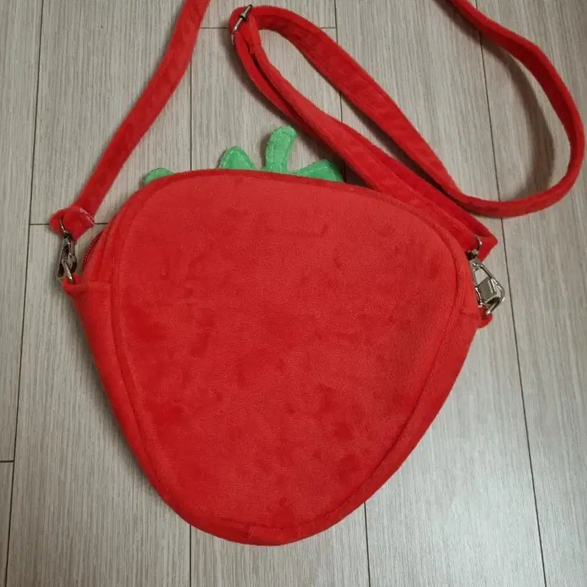 [BUNJANG] Strawberry Crossbody Bag / 딸기 가방 딸기백 스트로베리 크로스백 숄더백 /지뢰계 양산형 양지뢰 쉬인