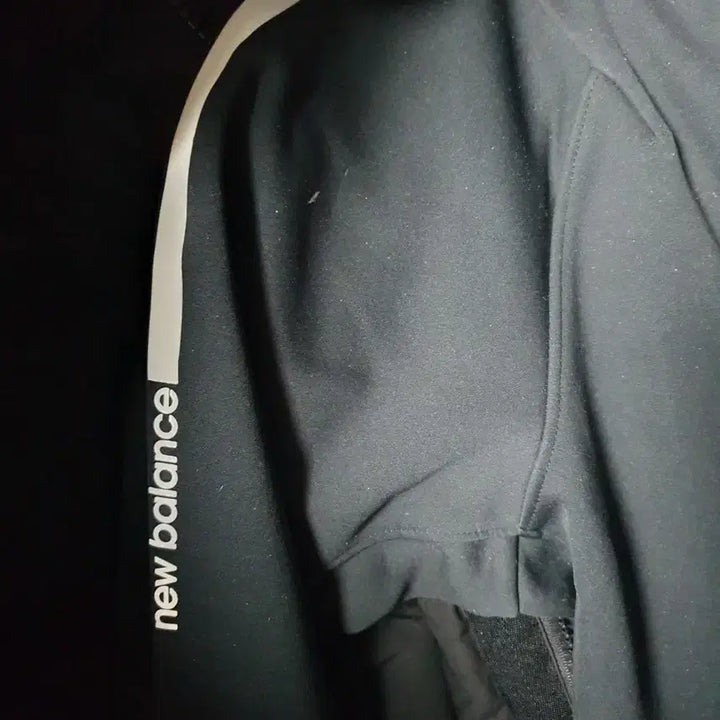 [BUNJANG] New Balance Black Hooded Zip-Up Jacket / 뉴발란스 블랙 후드 집업 자켓 m
