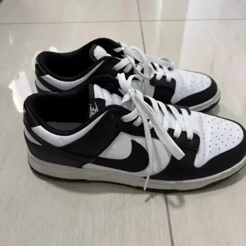 [BUNJANG] Nike Dunk Low Black/White Sneakers / 나이키 덩크 로우 블랙/화이트 (280)