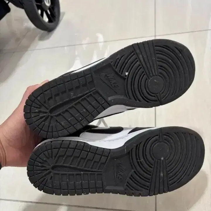 [BUNJANG] Nike Dunk Low Black/White Sneakers / 나이키 덩크 로우 블랙/화이트 (280)