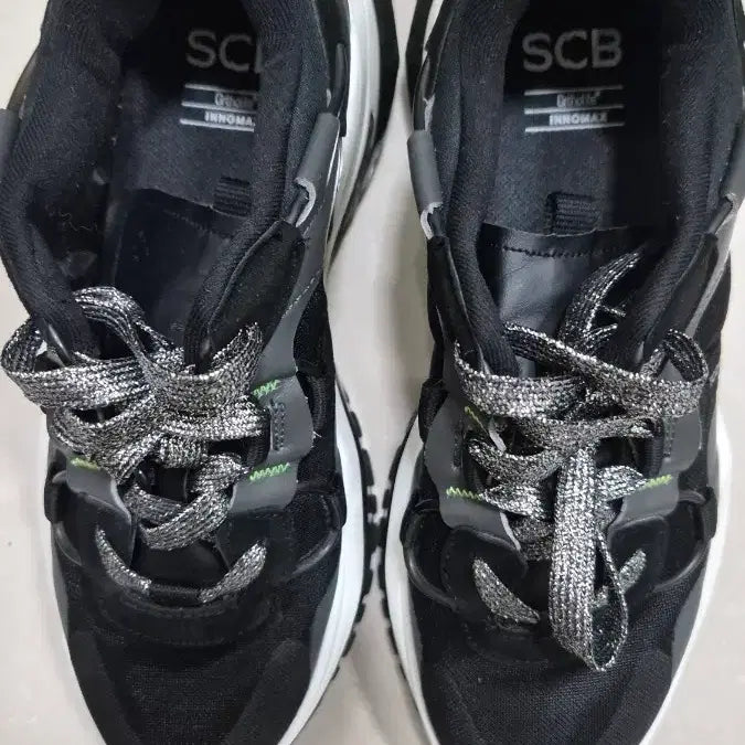 [SOLD OUT] 슈콤마보니 SCB 블랙 스니커즈 운동화245