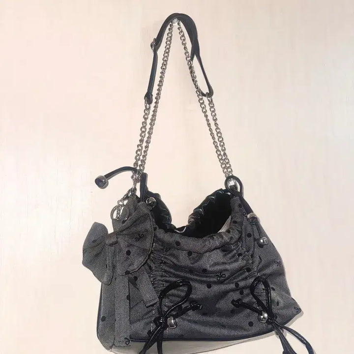 [BUNJANG] Chain Shoulder Bag with Ribbon Detail / 체인 숄더백 리본 장식 가방