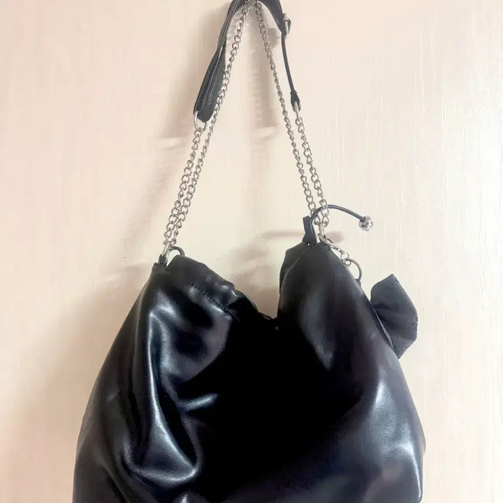[BUNJANG] Chain Shoulder Bag with Ribbon Detail / 체인 숄더백 리본 장식 가방