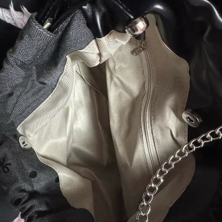 [BUNJANG] Chain Shoulder Bag with Ribbon Detail / 체인 숄더백 리본 장식 가방