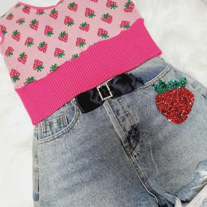 [BUNJANG] Strawberry Pattern Knit Top &amp; Denim Shorts Set / 딸기 패턴 니트 탑 + 데님 반바지 세트 수입