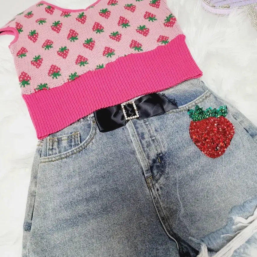 [BUNJANG] Strawberry Pattern Knit Top &amp; Denim Shorts Set / 딸기 패턴 니트 탑 + 데님 반바지 세트 수입